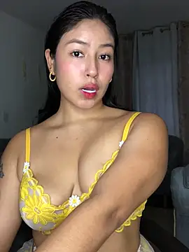 แชท XXX สดของ EmmaRossem