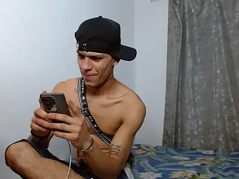 ethanchamo's Webcam Show