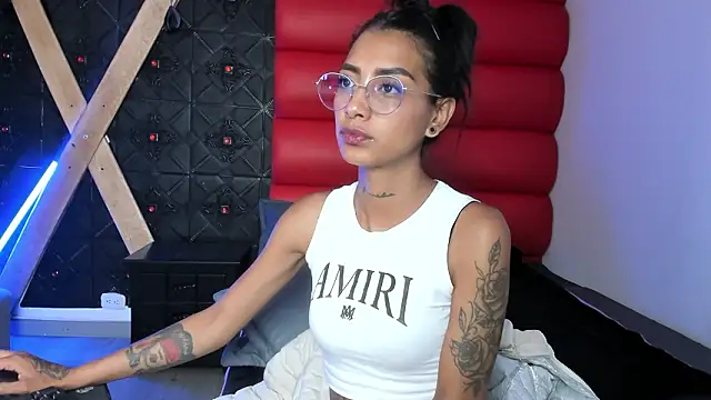 Chat +18 de KarlaSlutSkinny__ ao vivo
