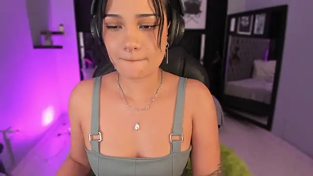 renee_shelby_'s Live XXX Chat