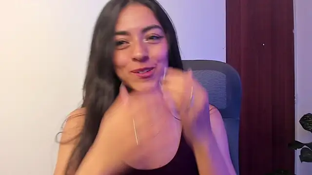 canelleGarces' Live XXX Chat