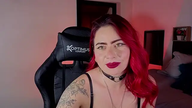 Dulce_charlottee Show in webcam