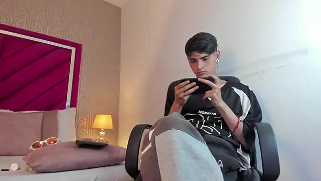 XXX chat uživo modela Dominic_Foxx