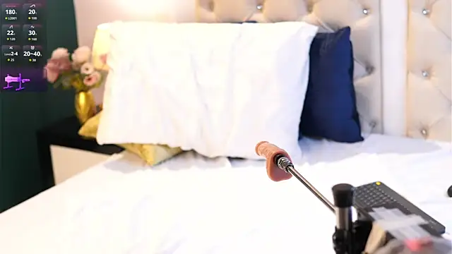 Pokazy przed kamerką – caroline_adams_