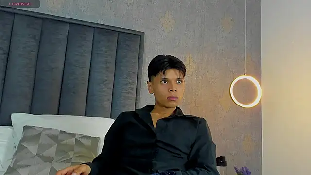 Chat XXX en directo de Alejandroo_Montenegro