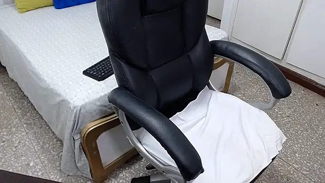 Živý XXX chat emiliaa_hot