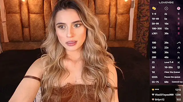 Chatroom XXX en direct de KiaraCarter