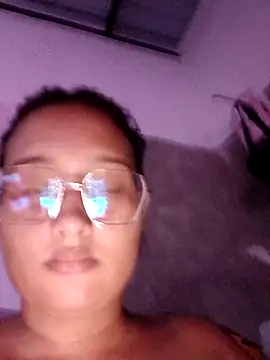 young_dairy01 Adlı Modelin Canlı XXX Sohbeti