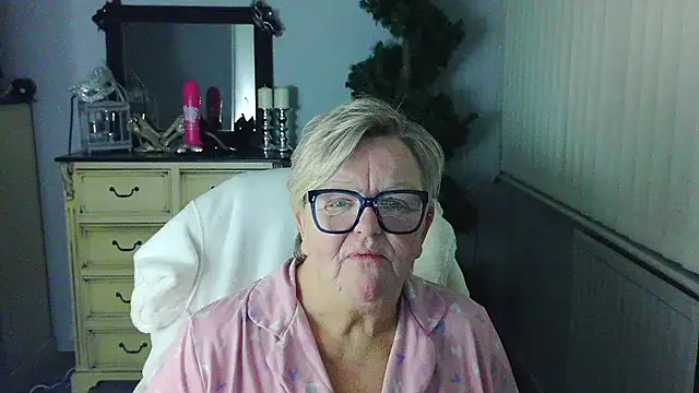 BridgetBlueEyes: онлайн-секс-чат