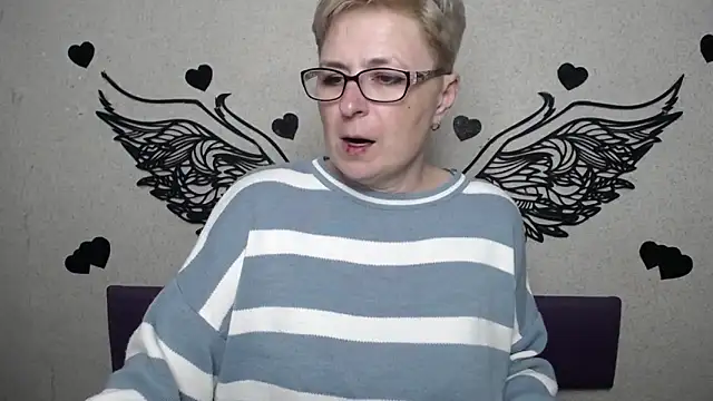 EmiliaGree: онлайн-секс-чат