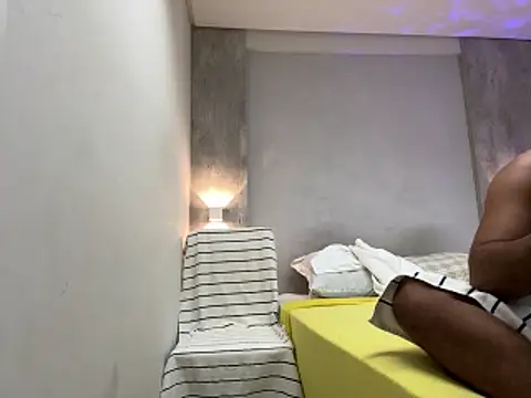 CasadoLutadorBigStuds' Live XXX Chat