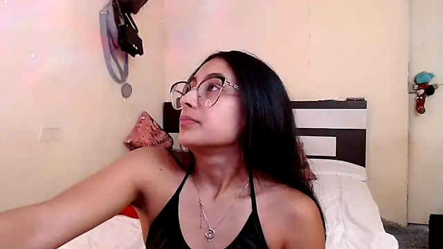 chika_hellar Chat XXX live