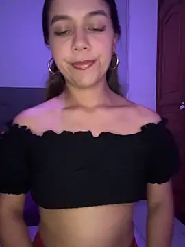 Andrea-Queen 라이브 XXX 채  팅