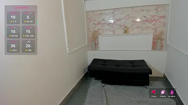 Ninablaze1 Show in webcam