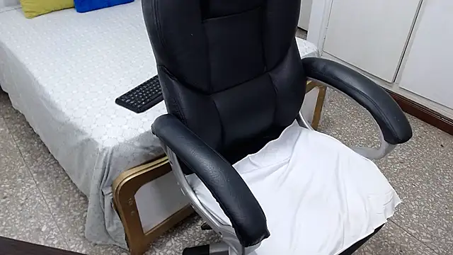 emiliaa_hot's Live XXX Chat