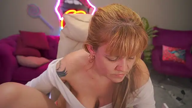 Chatroom XXX en direct de BellaLaPetit