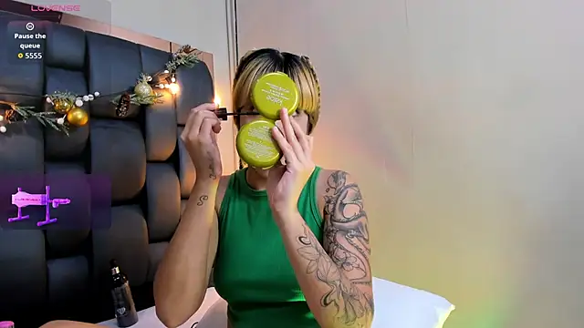 Chatroom XXX en direct de Fiorella_sweet