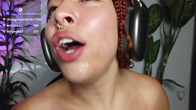 Chat +18 de bri_von_dhara__ ao vivo