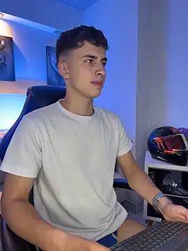 AdrianRinaldi Live XXX-chat