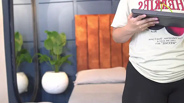 Tayler_Kim live XXX chat