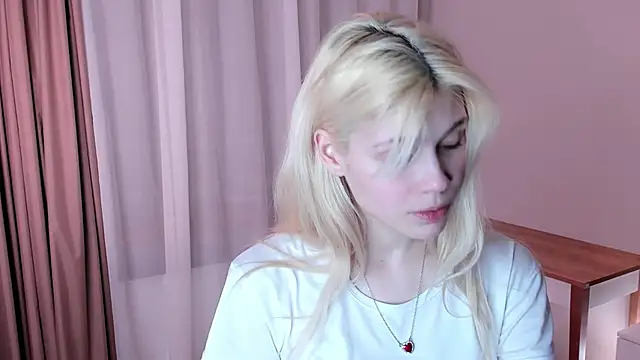 LannieDakuのライブXXXチャット