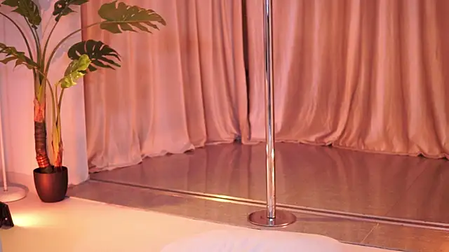 NatyDesiree's Live XXX Chat