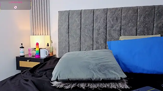 XXX chat uživo modela Ema_Stone65