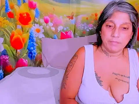 indianroxy's Live XXX Chat