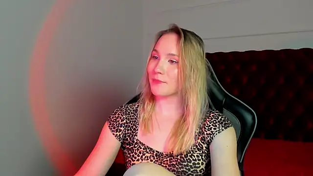 ElaraVoltage Adlı Modelin Canlı XXX Sohbeti