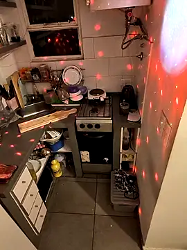 Misshine_32: διαδικτυακό σόου στην κάμερα