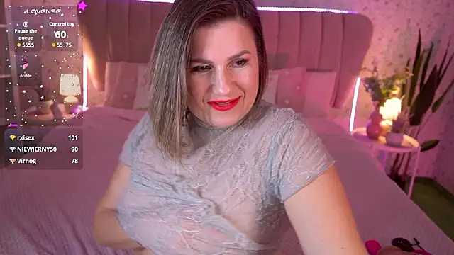 KiraRoxx: онлайн-секс-чат