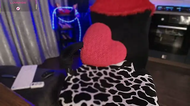 emlanaのライブXXXチャット