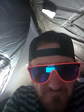 Csirhc: διαδικτυακό σόου στην κάμερα