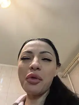 Layana_Ro Chat XXX live