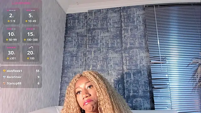 NathalyLeen élő XXX-chatje