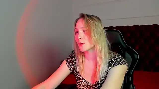 ElaraVoltage's Live XXX Chat