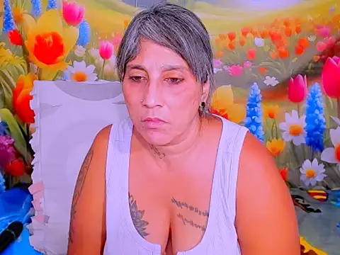 indianroxy Adlı Modelin Canlı XXX Sohbeti