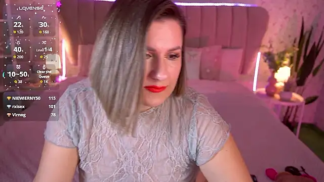 KiraRoxxのライブXXXチャット