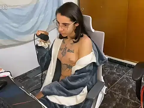 Show modela Poison_Ivy_29 na web-kameri