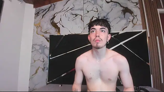 แชท XXX สดของ Couple_In_Heat