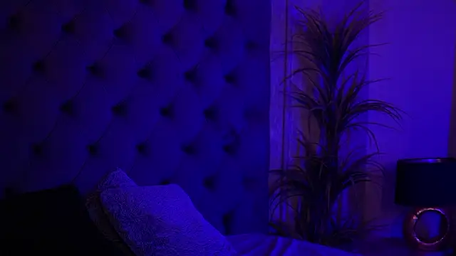 Pokazy przed kamerką – CallieDoll