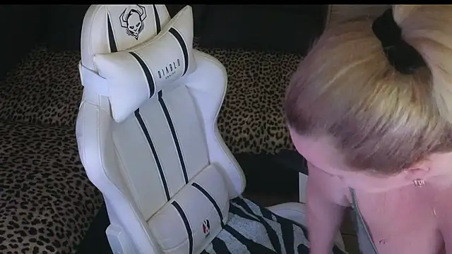 MolligSpielle Live XXX Chat