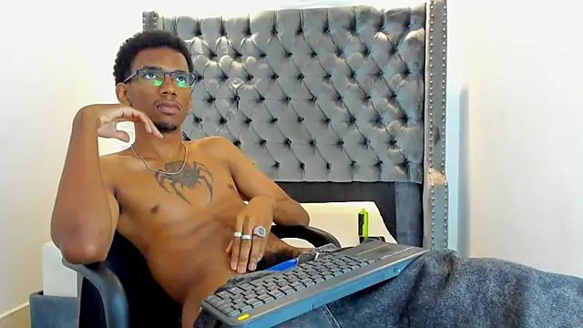 nero_reyd élő XXX-chatje