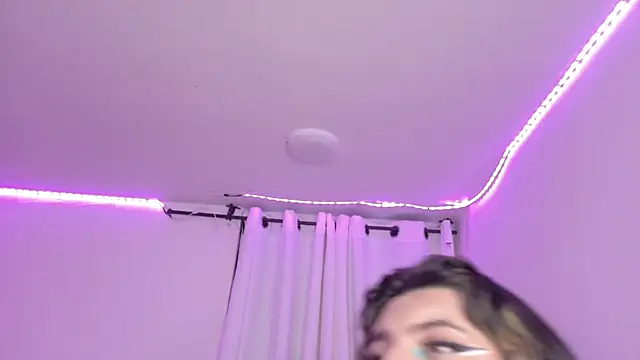 Chat +18 de Sachi_Meow ao vivo