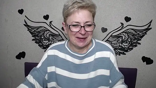 EmiliaGree Adlı Modelin Canlı XXX Sohbeti