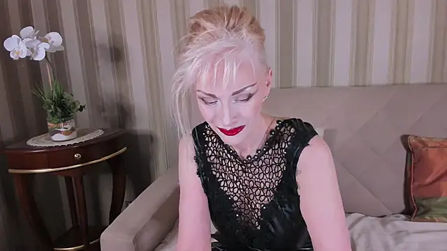 Rita_Farel élő XXX-chatje