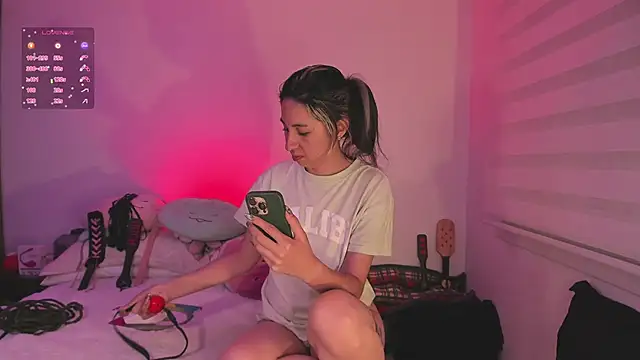 K2xxKrawl Adlı Modelin Canlı XXX Sohbeti