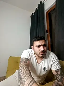 I_amAhille: διαδικτυακό σόου στην κάμερα