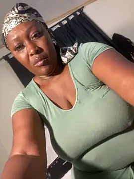 XXX chat uživo modela Cardiebae89