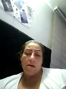 maynor_1998's Live XXX Chat